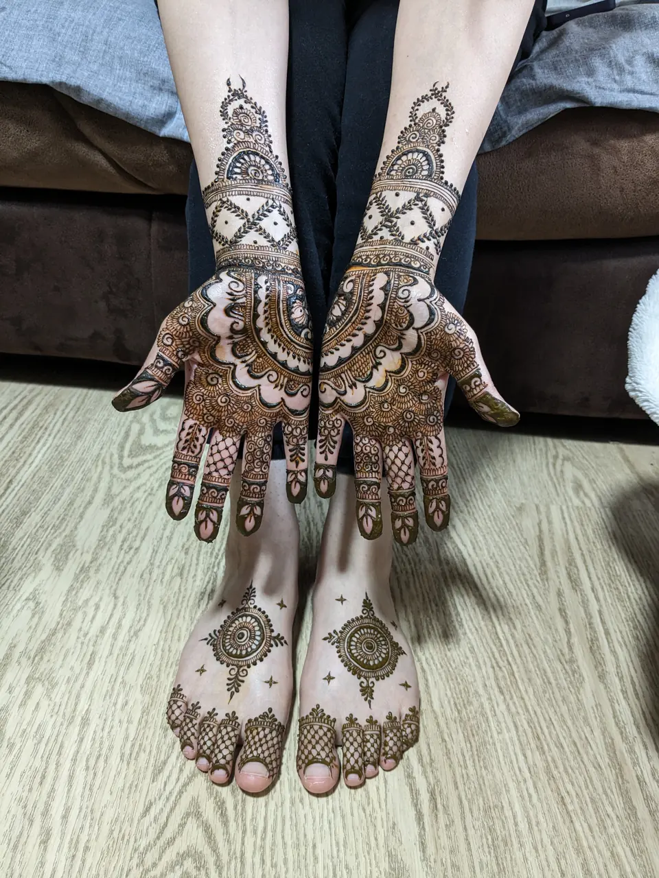 Bridal hands and feet with flowing Arabic-inspired henna