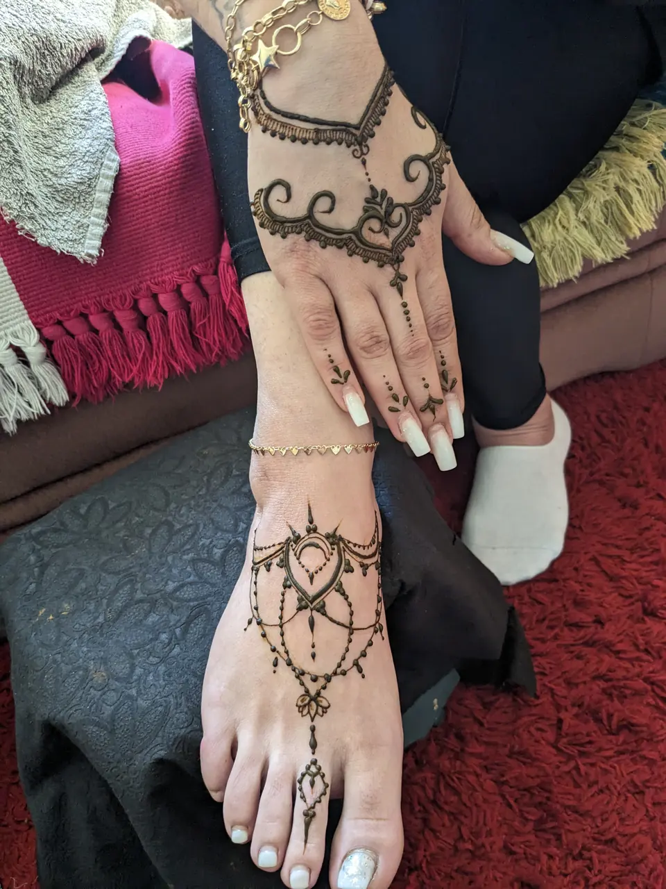 Jewellery-style henna on the hand and foot, like a hand chain and anklet