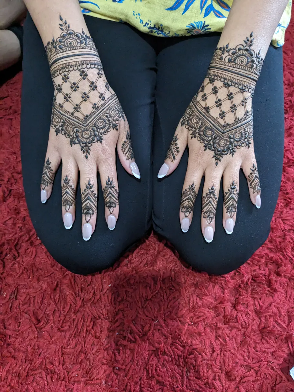 Jaali net cuff mehndi on the back of the hands