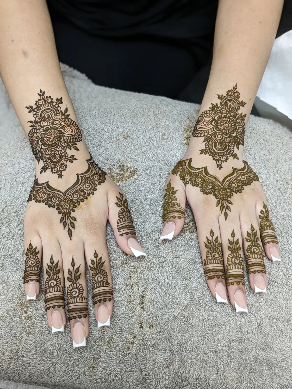 Floral cuff mehndi with fingertip details